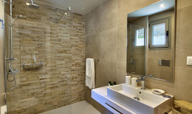 Luxury Glyfada Bay Villa 1 - Bathroom 1