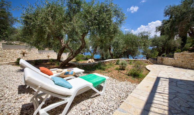Luxury Glyfada Bay Villa 1- Garden With Sun Bed