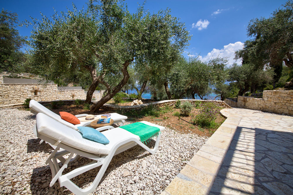 Luxury Glyfada Bay Villa 1- Garden With Sun Bed