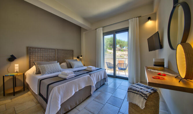 Luxury Glyfada Bay Villa 1- Double Bedroom With Balcony
