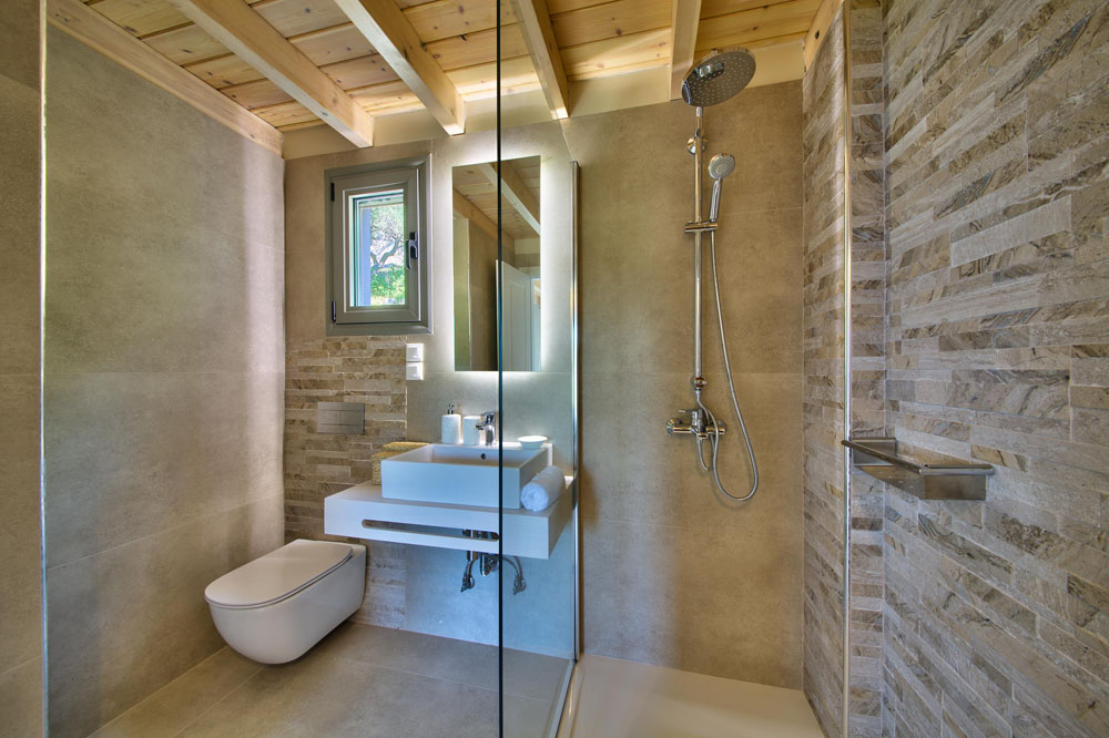 Luxury Glyfada Bay Villa 2 - Bathroom suite upstairs